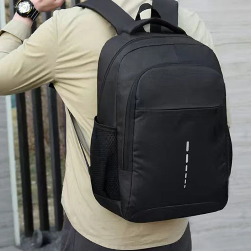 Großer Reiserucksack mit Laptop-Fach und gepolsterten Schultergurten