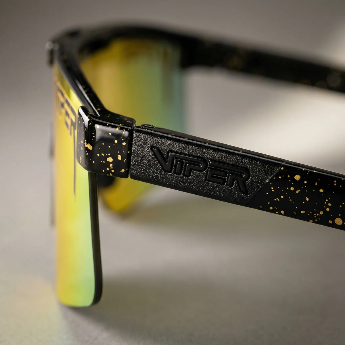 Übergroße Sportsonnenbrille mit Wickelrahmen und UV400-Schutzglas