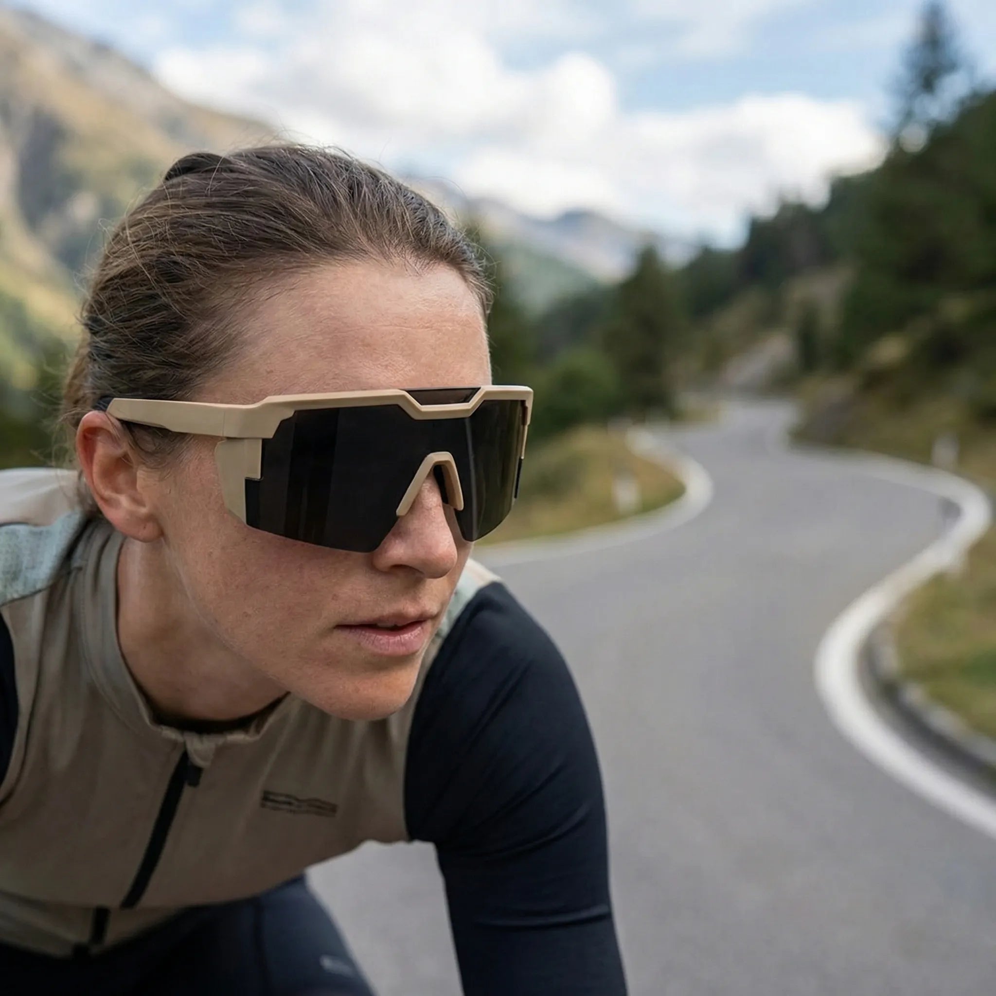 Sportsonnenbrille mit umschließender Schutzlinse für Radfahren und Outdoor