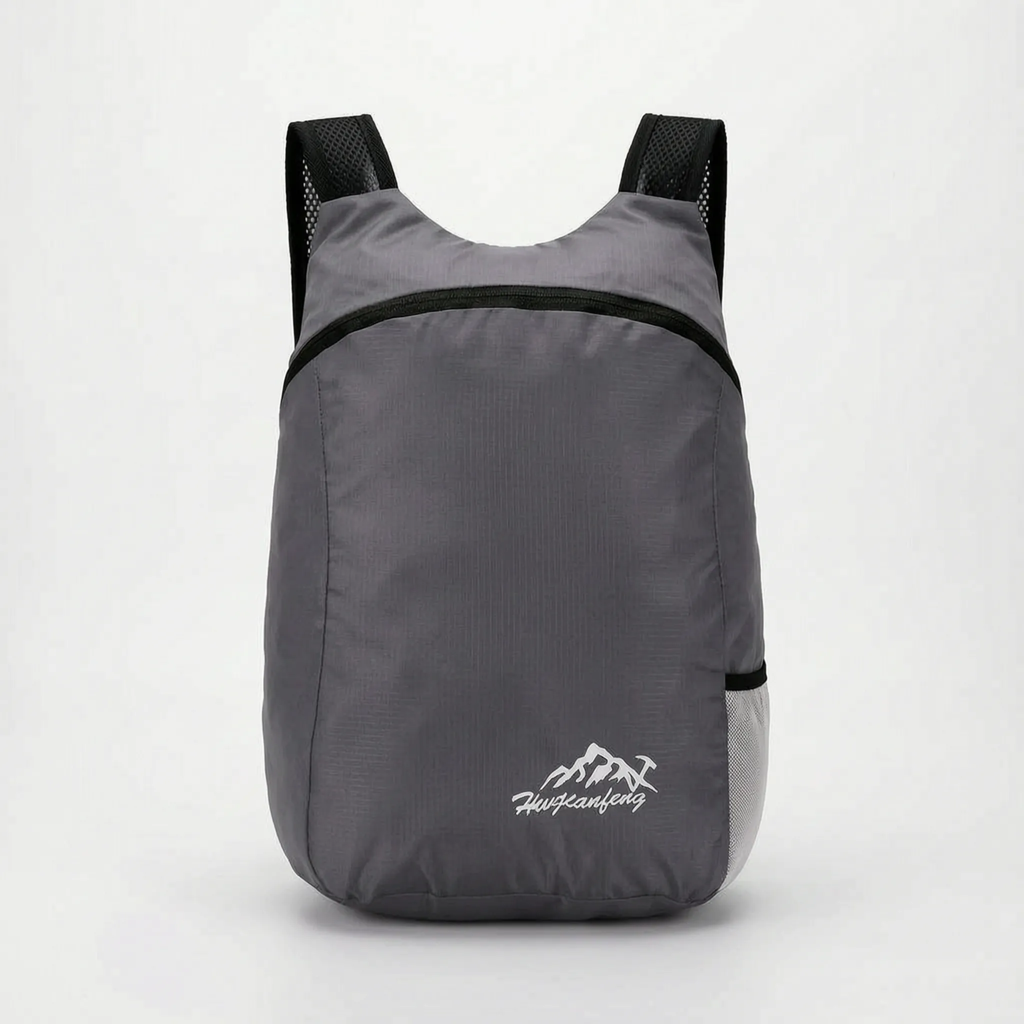 Ultraleichter faltbarer Tagesrucksack mit wasserabweisender Außenseite und atmungsaktiven Mesh-Gurten