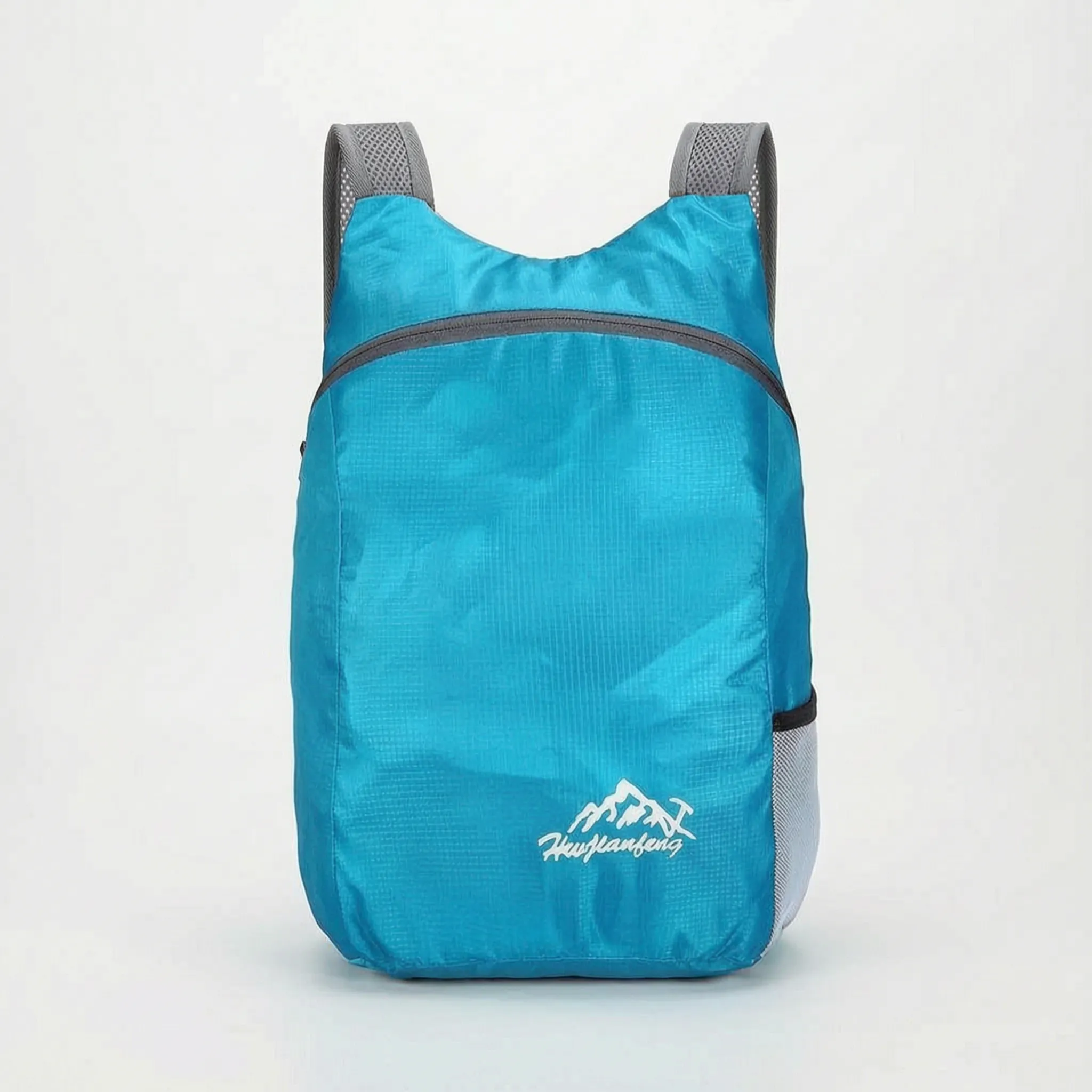 Ultraleichter faltbarer Tagesrucksack mit wasserabweisender Außenseite und atmungsaktiven Mesh-Gurten
