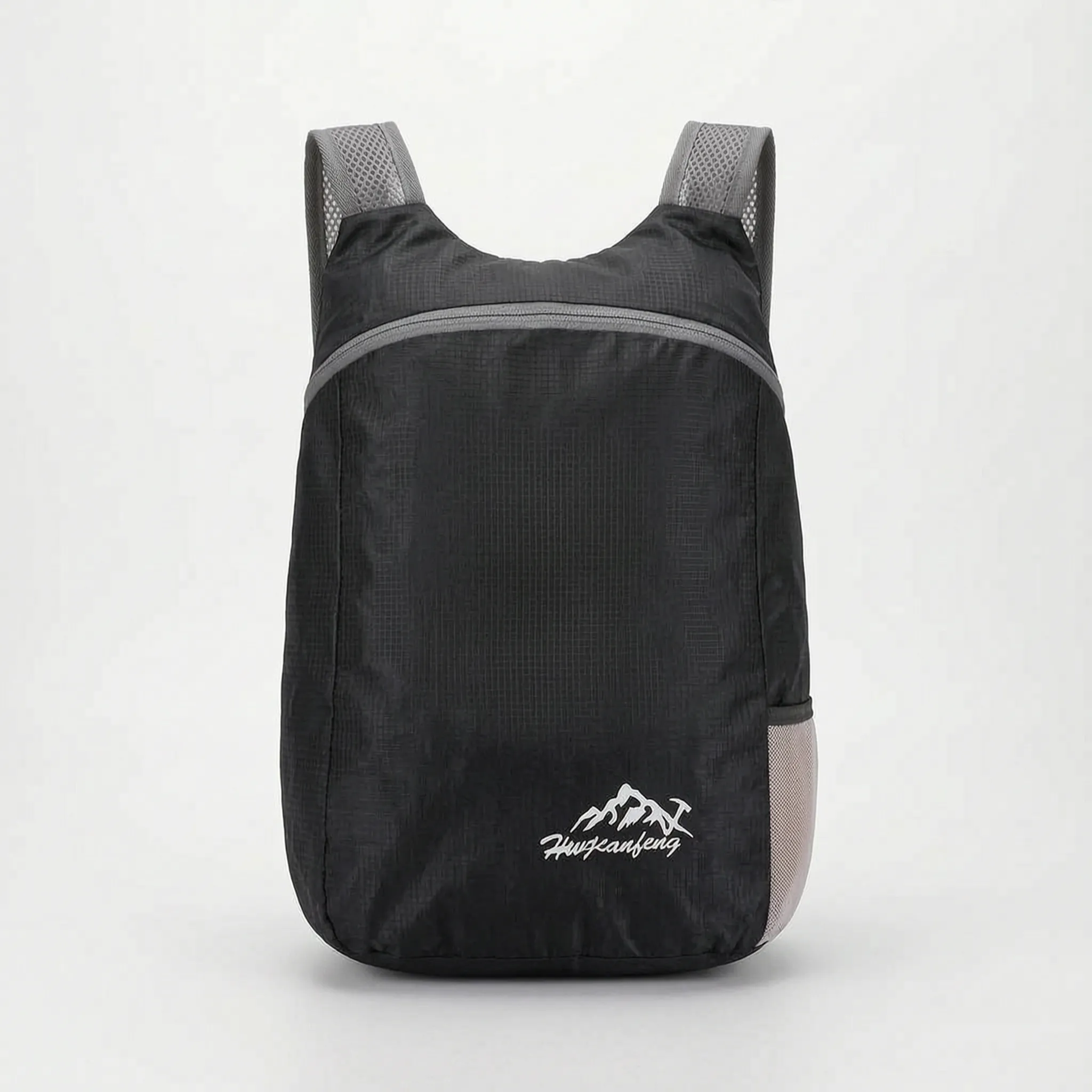 Ultraleichter faltbarer Tagesrucksack mit wasserabweisender Außenseite und atmungsaktiven Mesh-Gurten