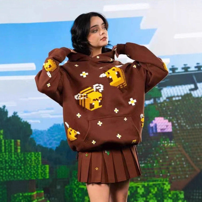 Unisex Kapuzenpullover mit eingestricktem Pixel-Bienenmotiv und aufgesetzter Kängurutasche