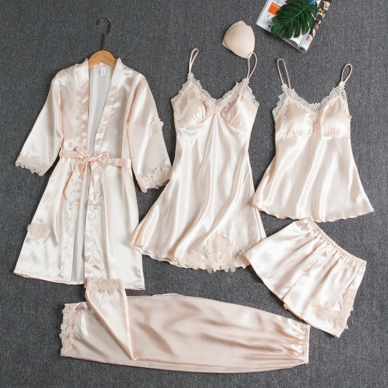 Elegantes Pyjama-Set mit Spitzenbesatz