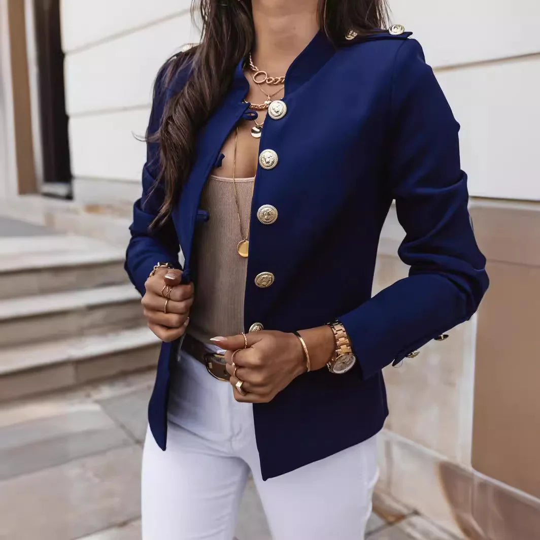 Jacke mit strukturiertem Kragen, Knopfverschluss vorne und Schulterdetails