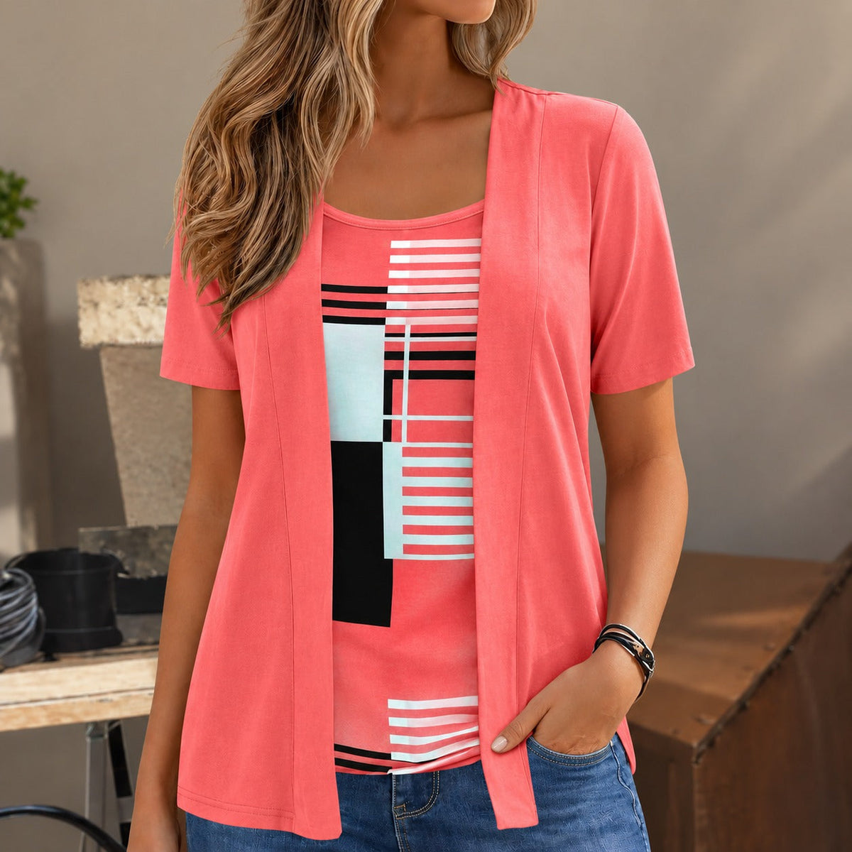 Bluse 2 in 1 mit offenem Überwurf-Effekt und geometrischem Muster