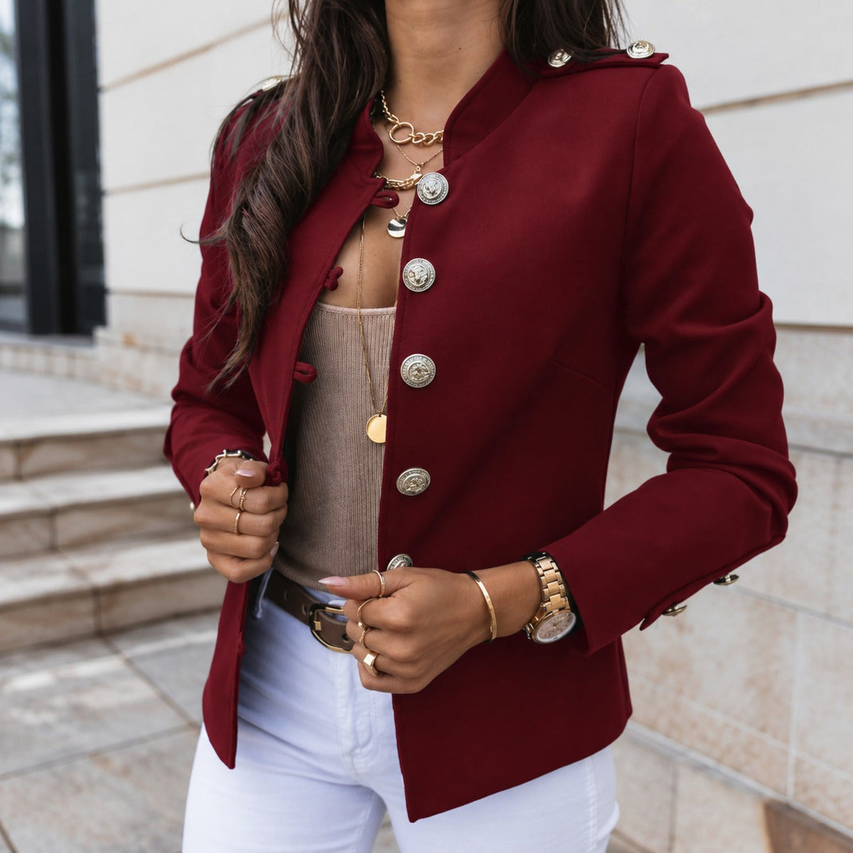 Jacke mit strukturiertem Kragen, Knopfverschluss vorne und Schulterdetails