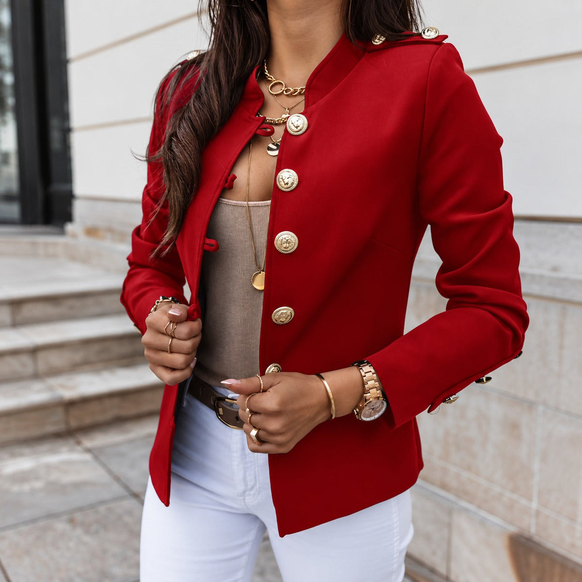 Jacke mit strukturiertem Kragen, Knopfverschluss vorne und Schulterdetails