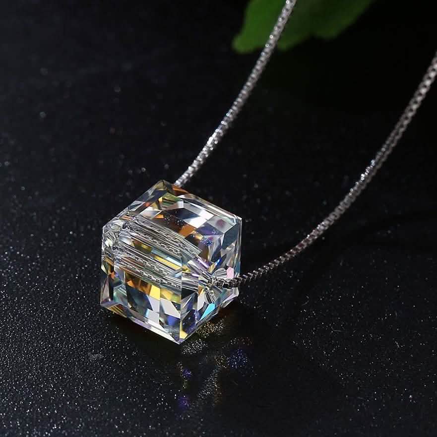 Aurora Borealis Kristallwürfel-Halskette mit Swarovski Kristall