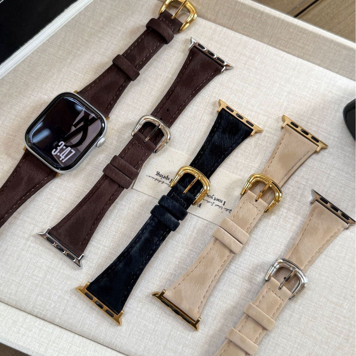 Armband aus Spaltleder für Apple Watch, glatte Oberfläche, Dornschließe, Modell Mathilda