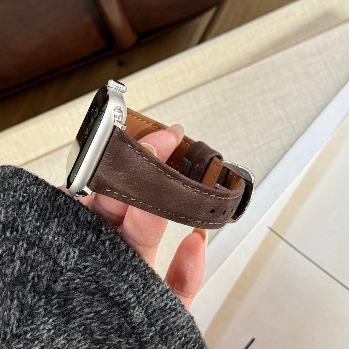 Armband aus Spaltleder für Apple Watch, glatte Oberfläche, Dornschließe, Modell Mathilda