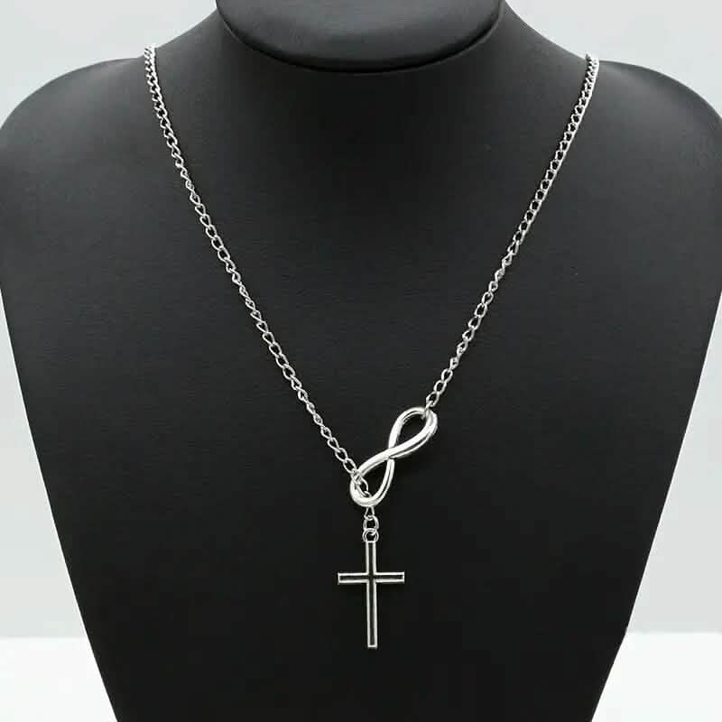 Schicke Vintage-inspirierte Infinity-Kreuz-Anhänger-Halskette