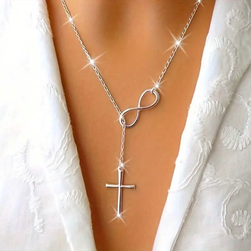 Schicke Vintage-inspirierte Infinity-Kreuz-Anhänger-Halskette