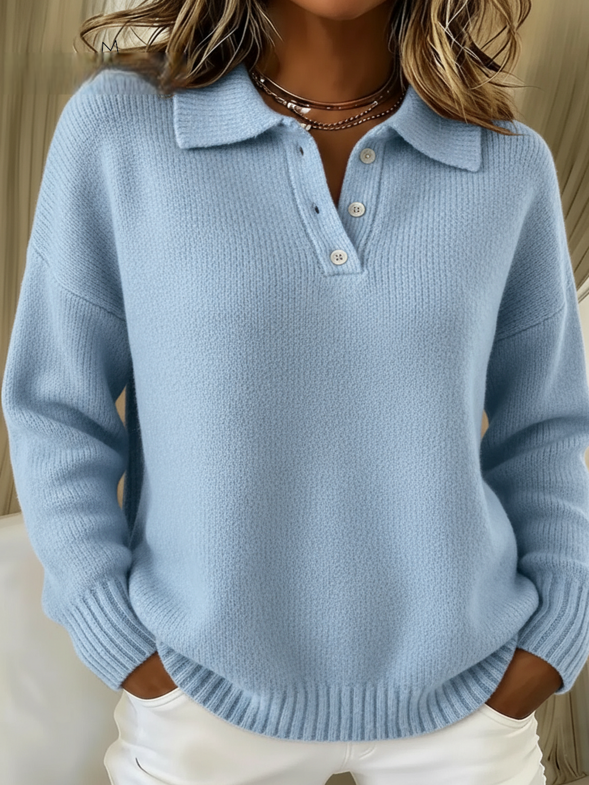 Klassischer Rollkragenpullover mit Knopfdetail