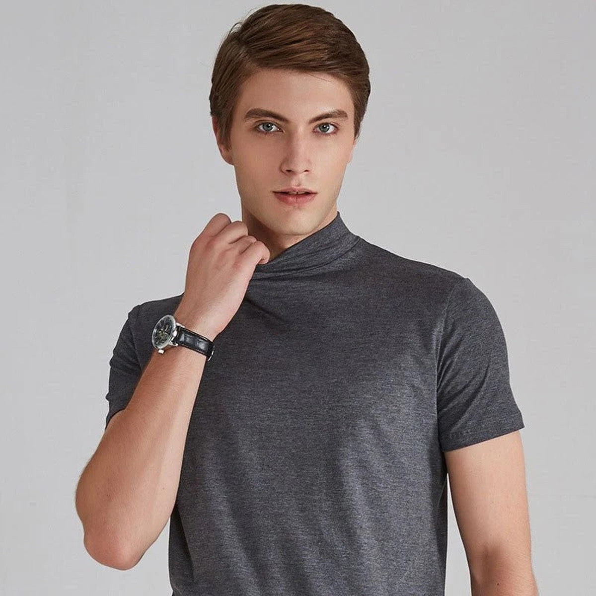 Herren Kurzarm-Stehkragen-T-Shirt mit einfarbigem Design