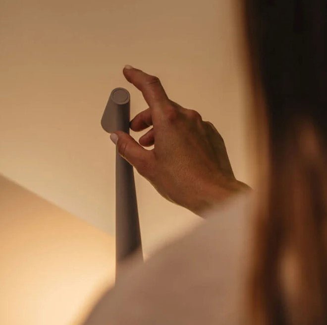 LED Tischlampe wiederaufladbar mit 2700K Warmweiß und 3 Helligkeitsstufen