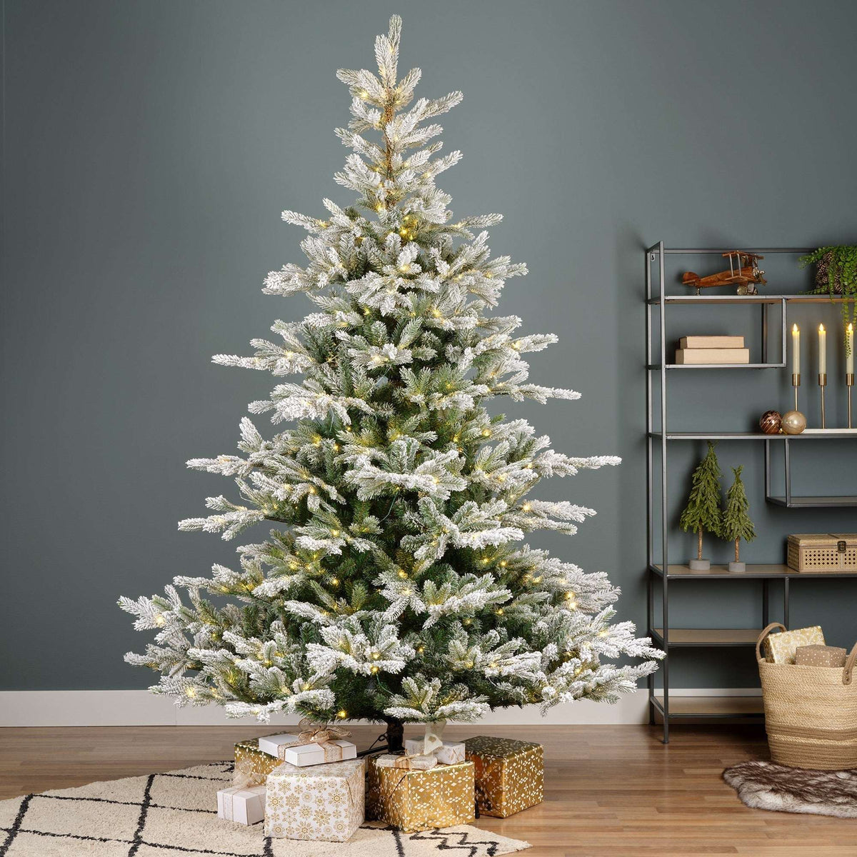 Premium Weihnachtsbaum mit LED – Grün oder verschneit