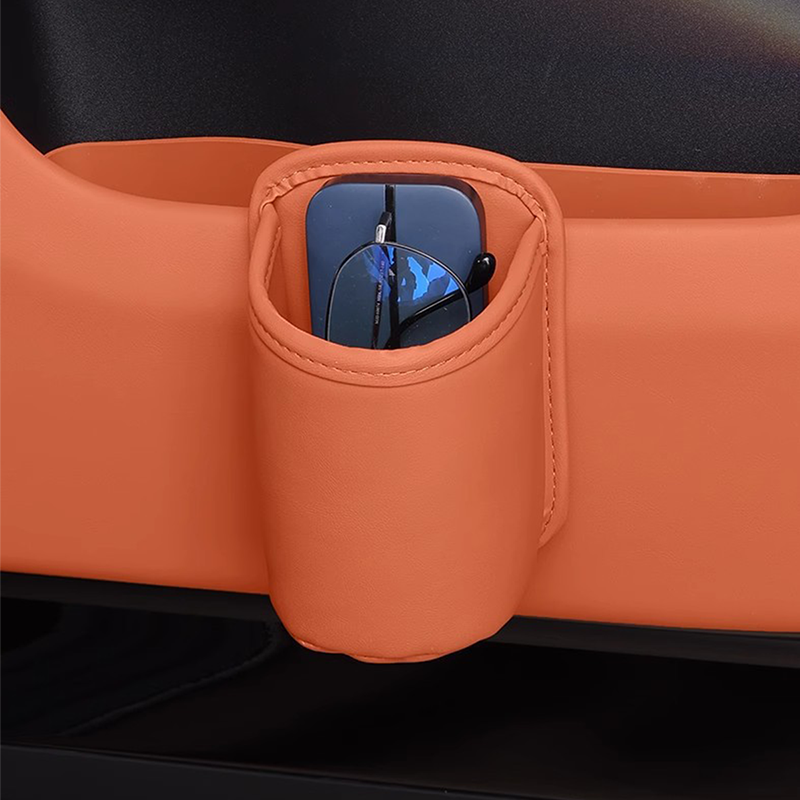 Leder Auto-Tür Getränkehalter – Breite Öffnung, einfacher Zugriff für Getränke & Handy. Clip-on sichere Passform. PU-Leder, robust & stilvoll.