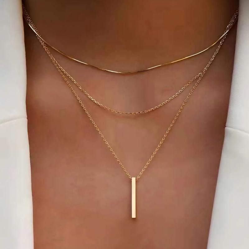 Elegante mehrschichtige Halskette mit zartem Anhänger