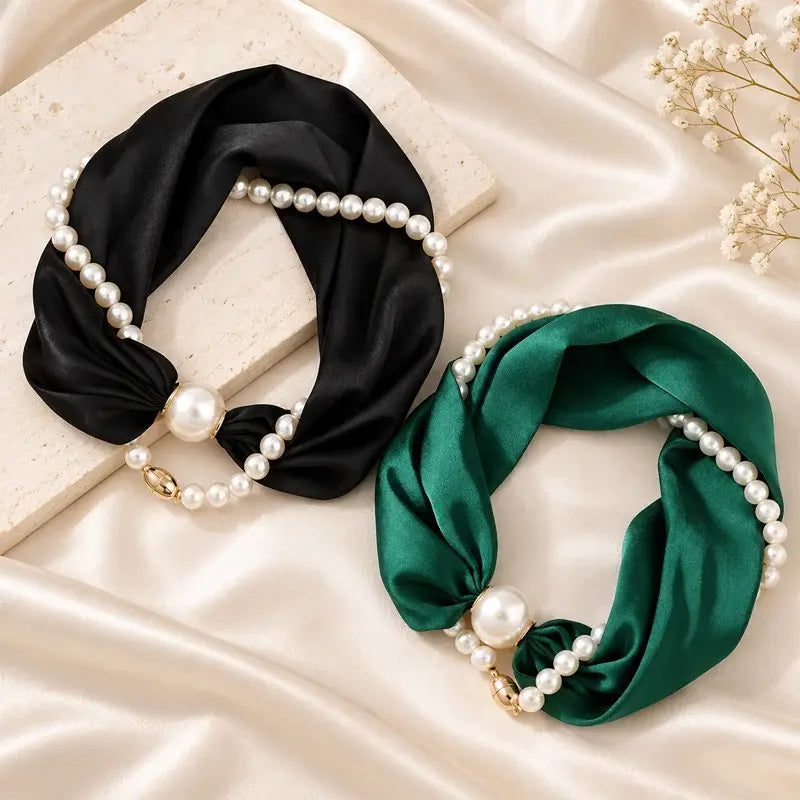 Perlenkette und Magnetschal