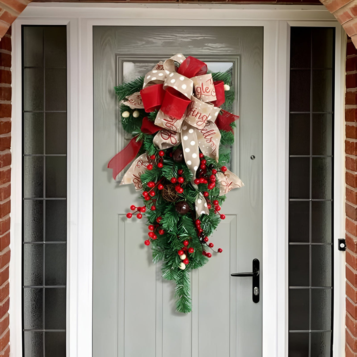 Umgedrehter Weihnachtsbaum-Türschmuck mit Schleifen und Beeren, 60 cm