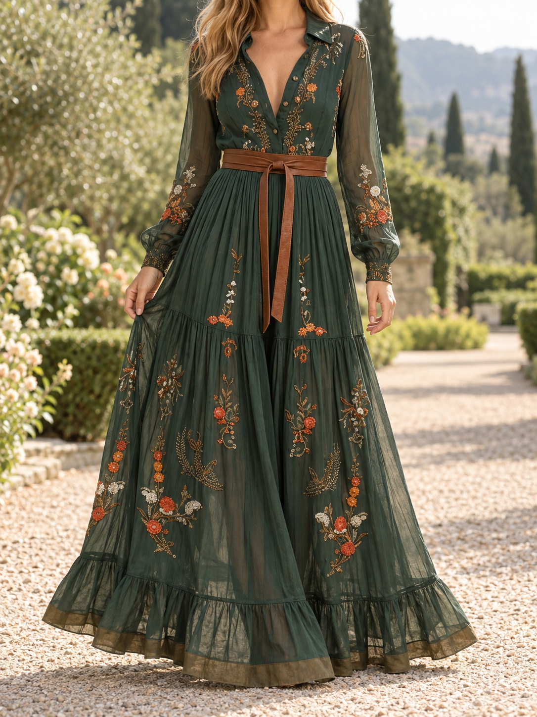 Damen Maxi Boho Kleid mit Blumendetail, langen Ärmeln und Stufenrock
